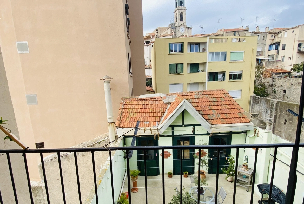 Bel appartement 102 m² à Sète, centre-ville, 3 chambres, balcon et potentiel locatif 