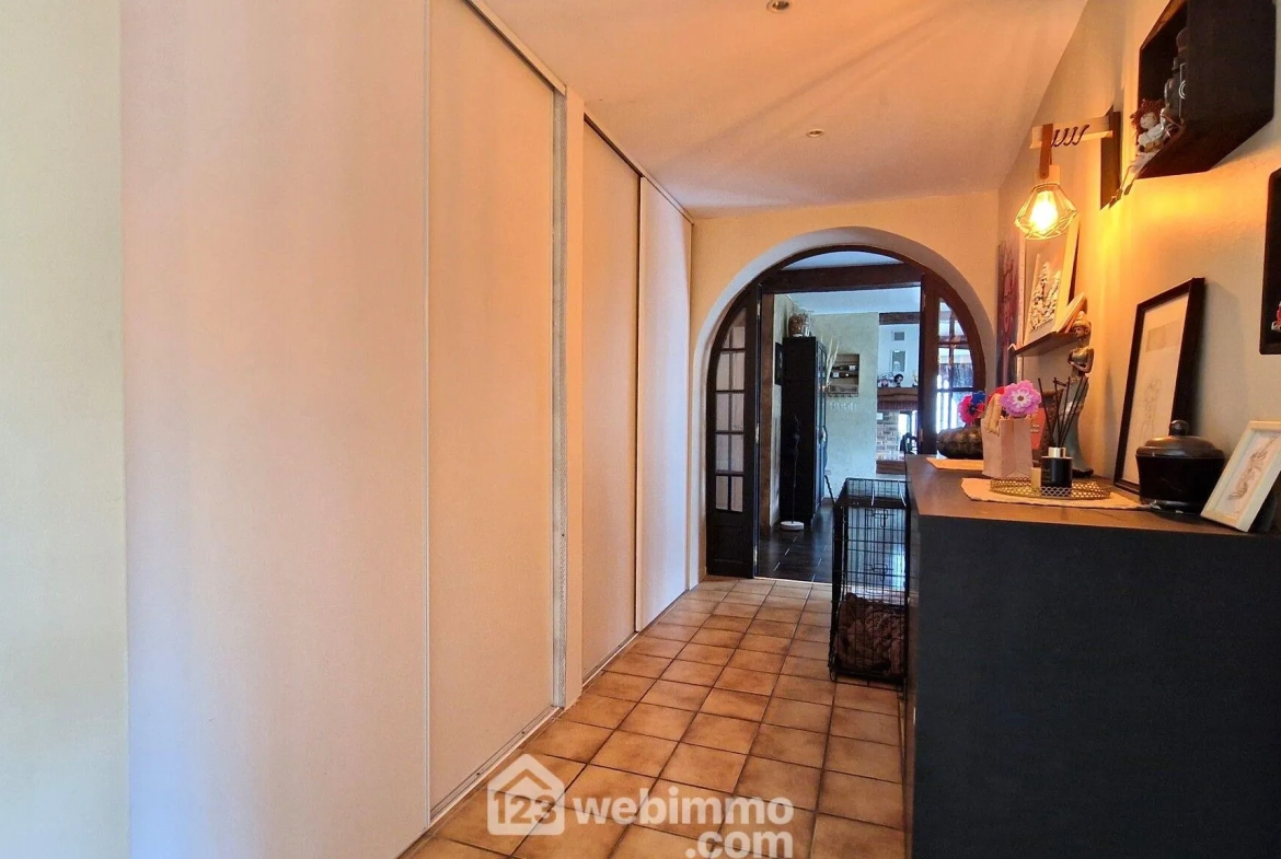 Longère de 236 m² à Dercy avec garage et potentiel d’aménagement 