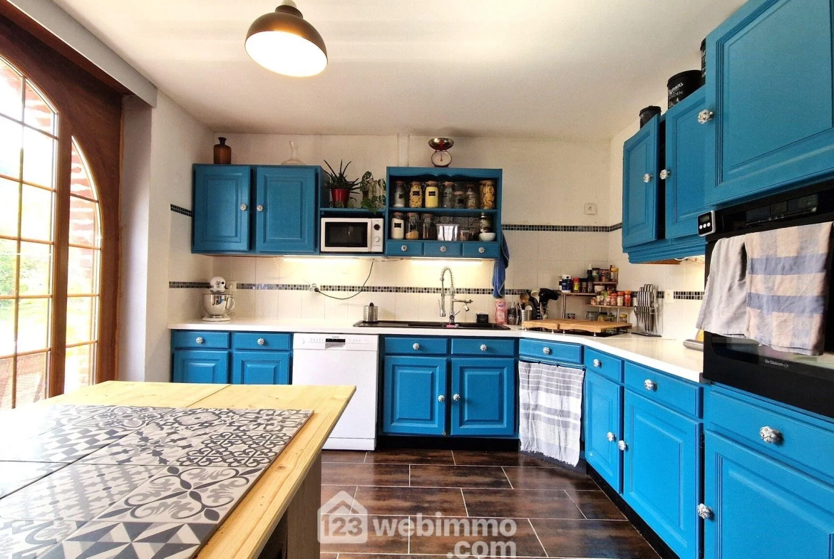 Longère de 236 m² à Dercy avec garage et potentiel d’aménagement 