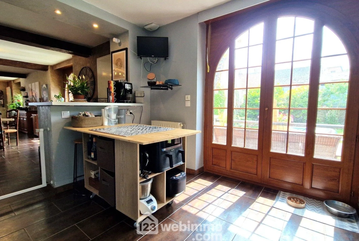 Longère de 236 m² à Dercy avec garage et potentiel d’aménagement 