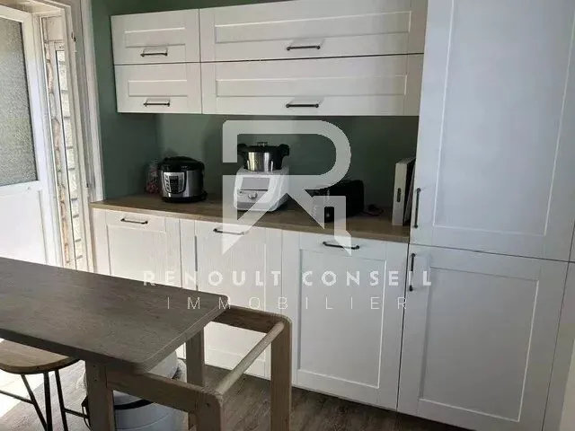 Maison jumelée récente à Moulineaux avec 3 chambres et cuisine moderne 