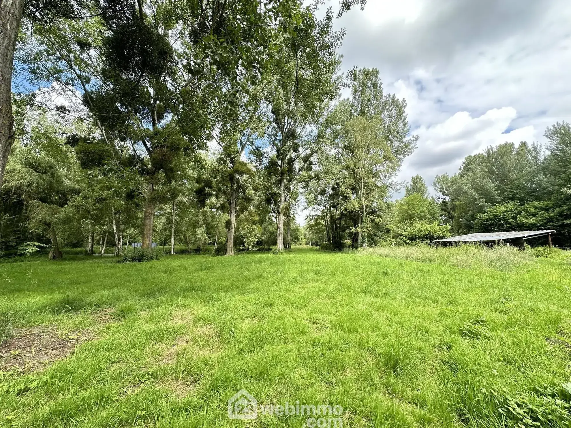 Terrain de loisirs de 11 300 m² à Presles-et-Thierny – Étangs, bâtiment et pâture 