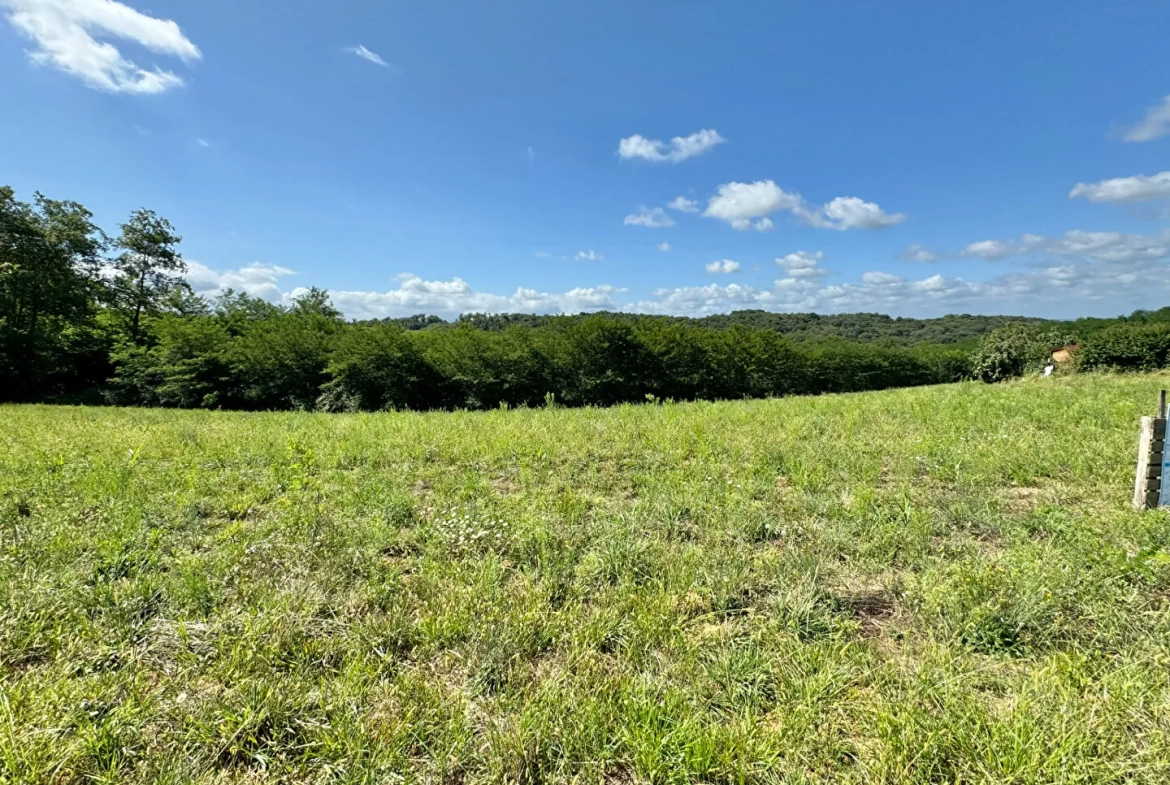 Terrain constructible à Cescau de 2080 m² avec vue exceptionnelle 
