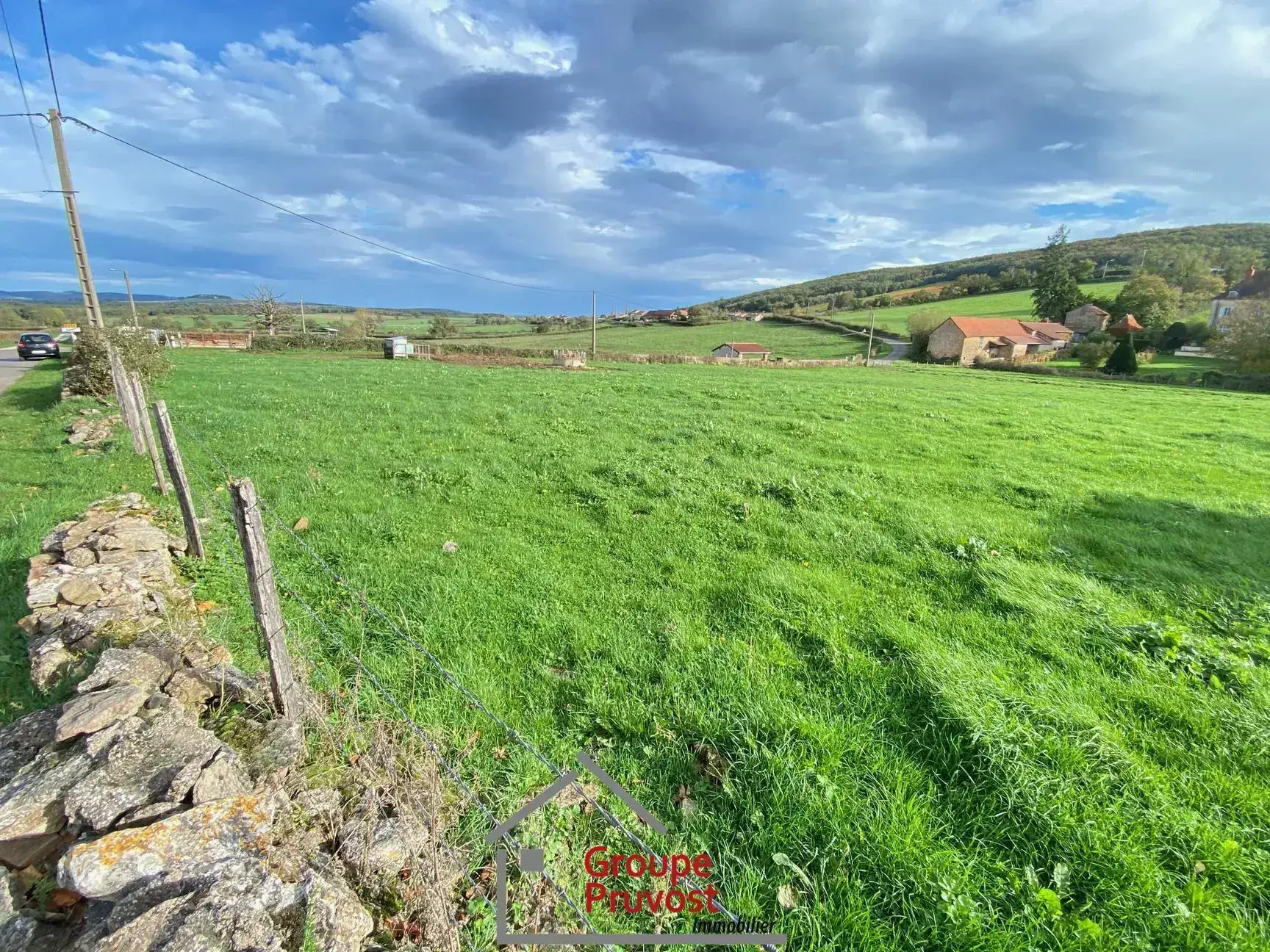 Terrain à bâtir de 2988 m² à Cluny, vue dégagée, hors lotissement 