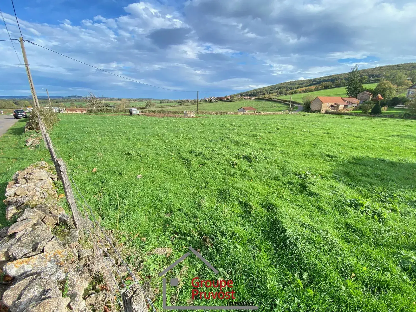 Terrain à bâtir de 2988 m² à Cluny, vue dégagée, hors lotissement 