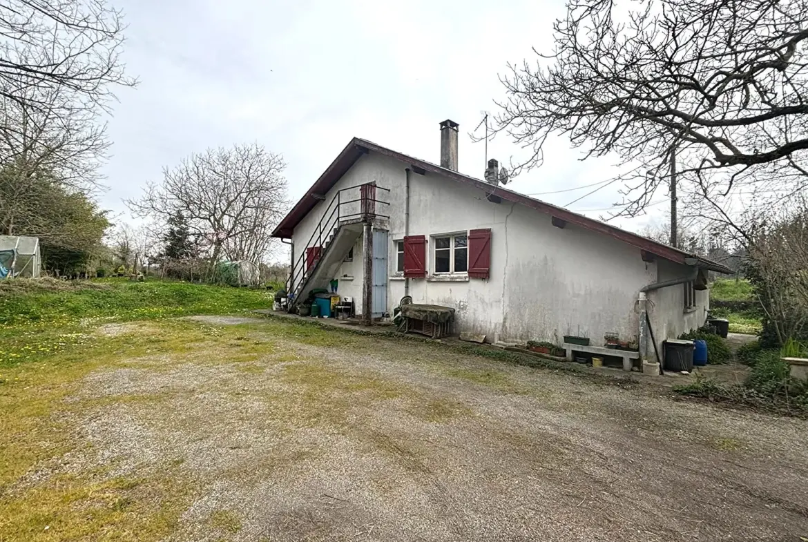 Maison à vendre à Bidache de 70 m² avec grand terrain et potentiel de rénovation 
