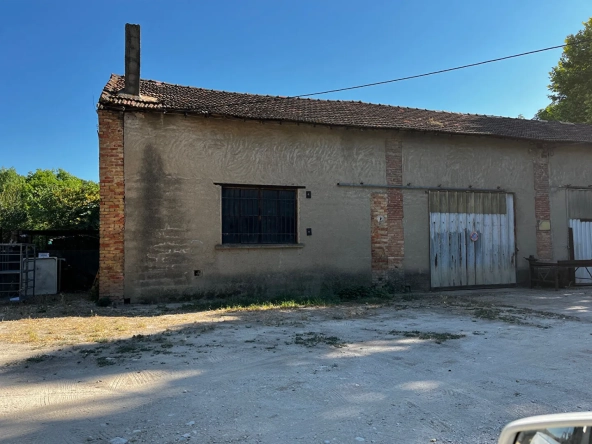 Hangar industriel de 95 m² à Saignon, idéal stockage ou activité professionnelle