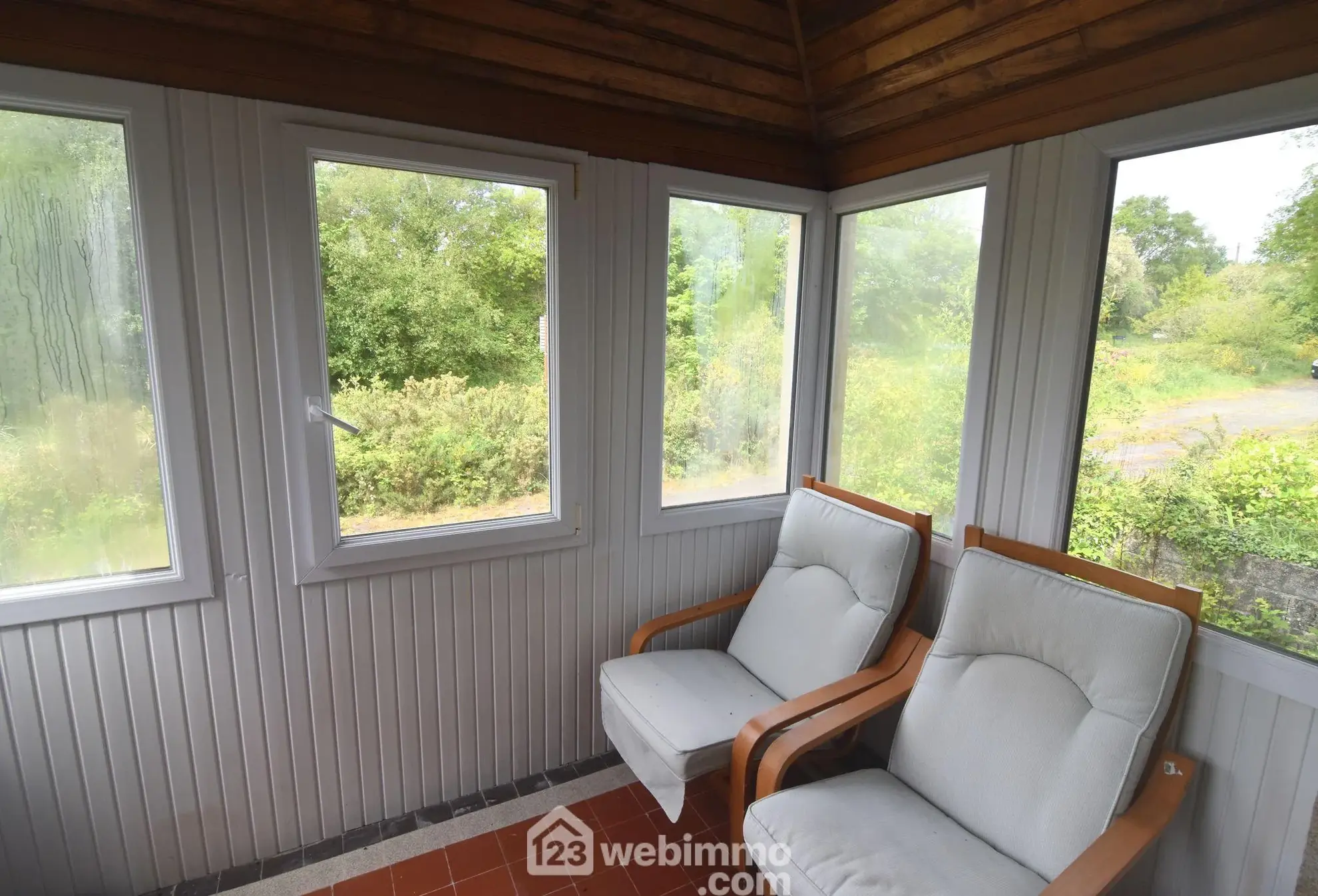 A vendre ensemble de deux maisons à Guerlesquin sur 12 000 m² avec potentiel locatif 