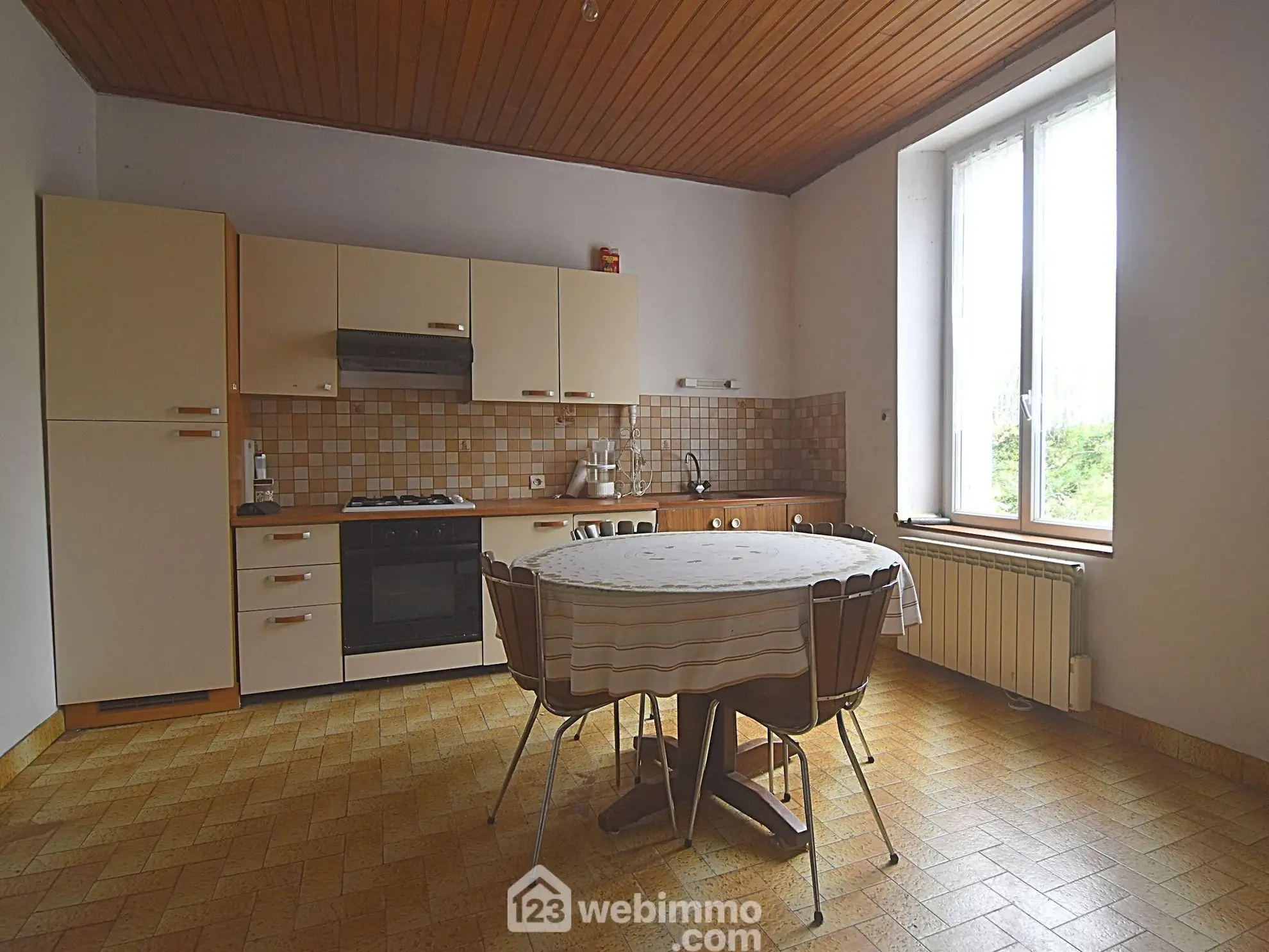 A vendre ensemble de deux maisons à Guerlesquin sur 12 000 m² avec potentiel locatif 