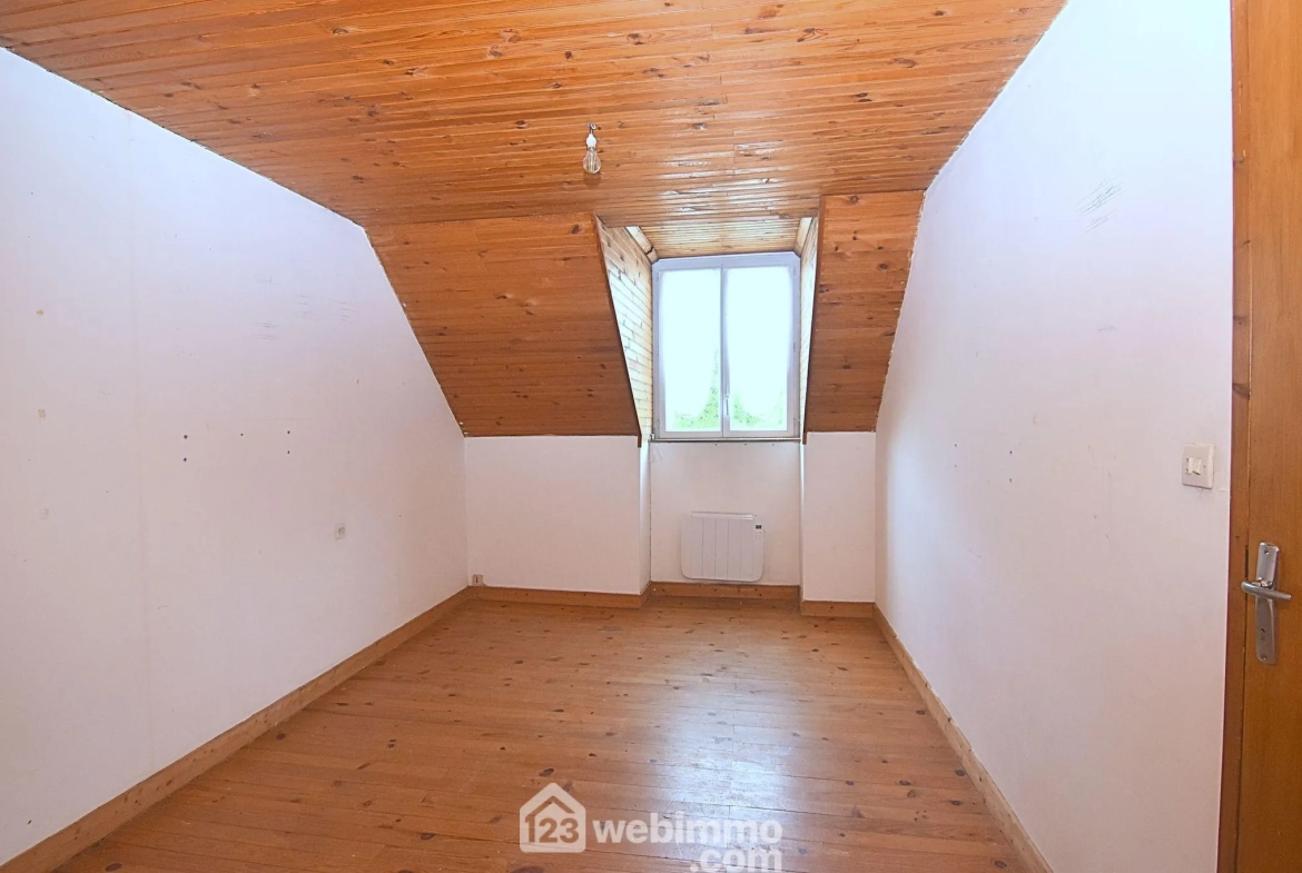 A vendre ensemble de deux maisons à Guerlesquin sur 12 000 m² avec potentiel locatif 