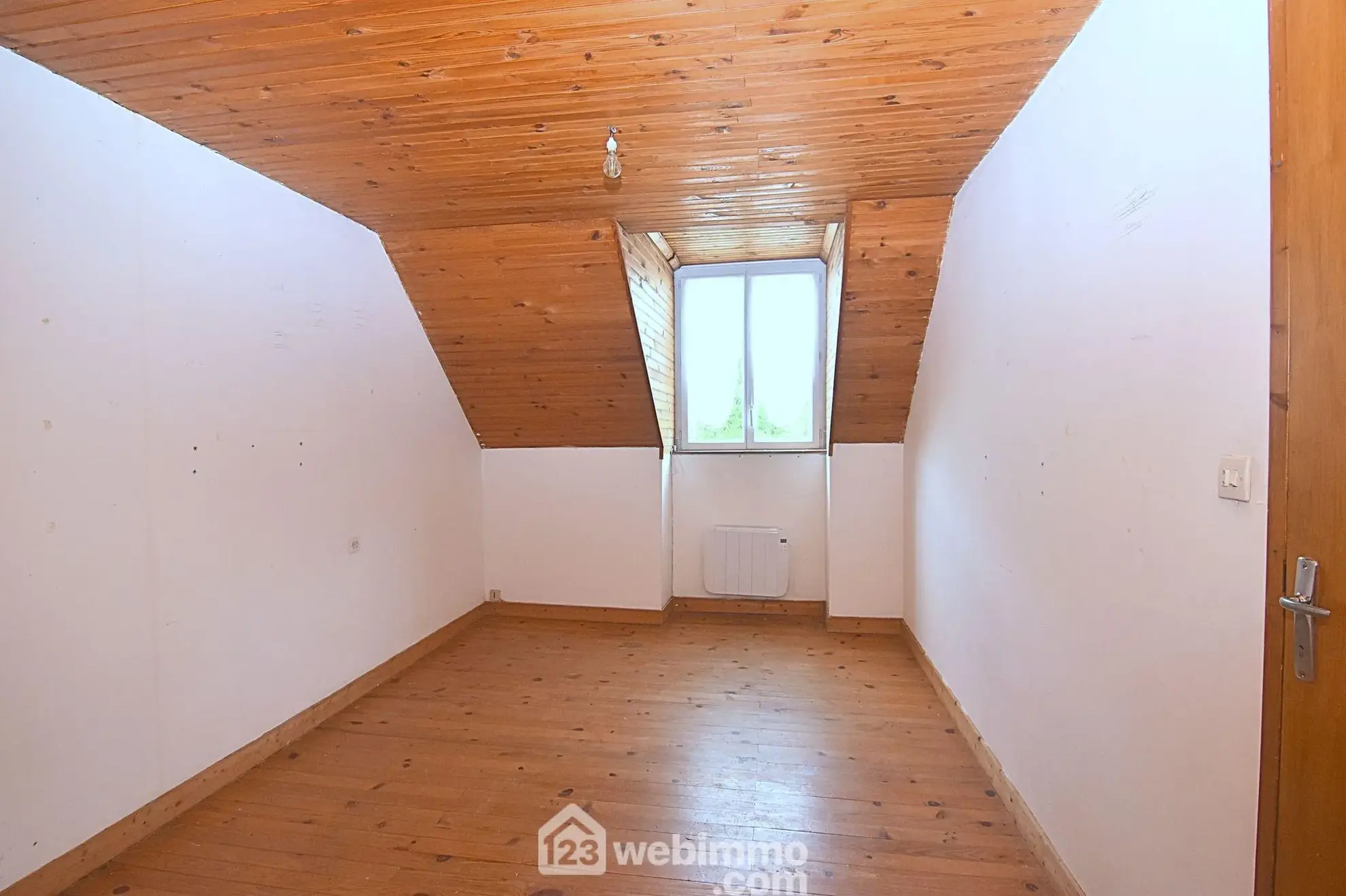 A vendre ensemble de deux maisons à Guerlesquin sur 12 000 m² avec potentiel locatif 