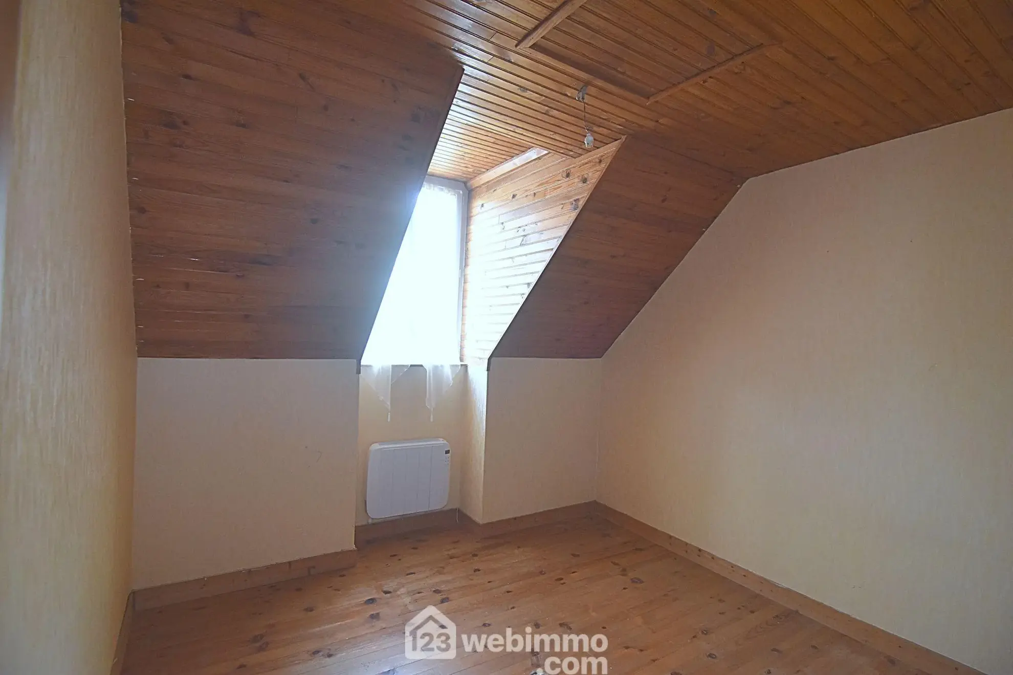 A vendre ensemble de deux maisons à Guerlesquin sur 12 000 m² avec potentiel locatif 