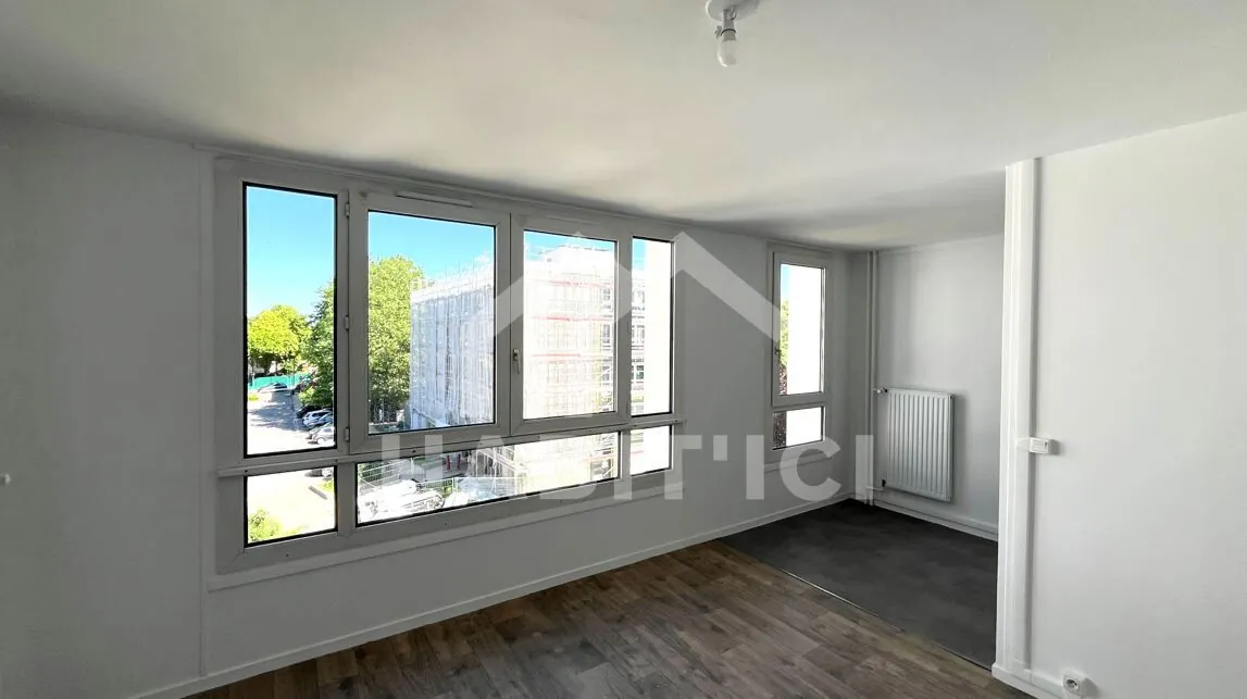 Appartement 3 pièces rénové avec parking à Guyancourt, Ligne 18 