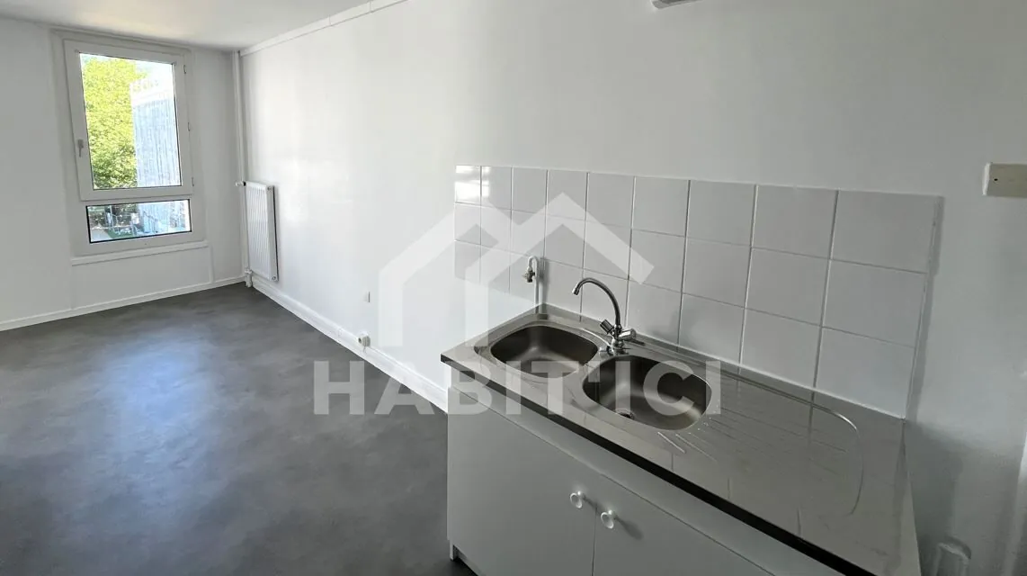 Appartement 3 pièces rénové avec parking à Guyancourt, Ligne 18 