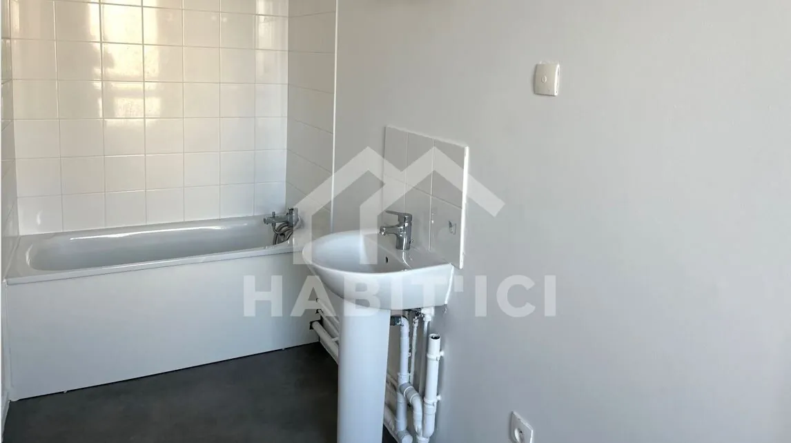 Appartement 3 pièces rénové avec parking à Guyancourt, Ligne 18 