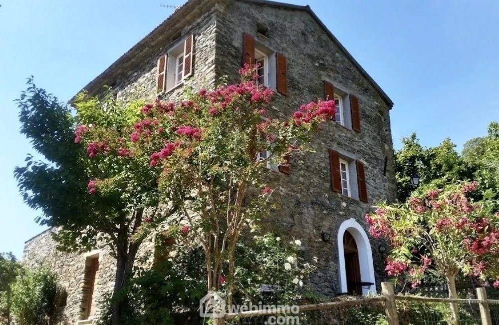 Charmante maison en pierre sèche de 140 m² à Giocatojo, Corse, avec jardin et terrasse 
