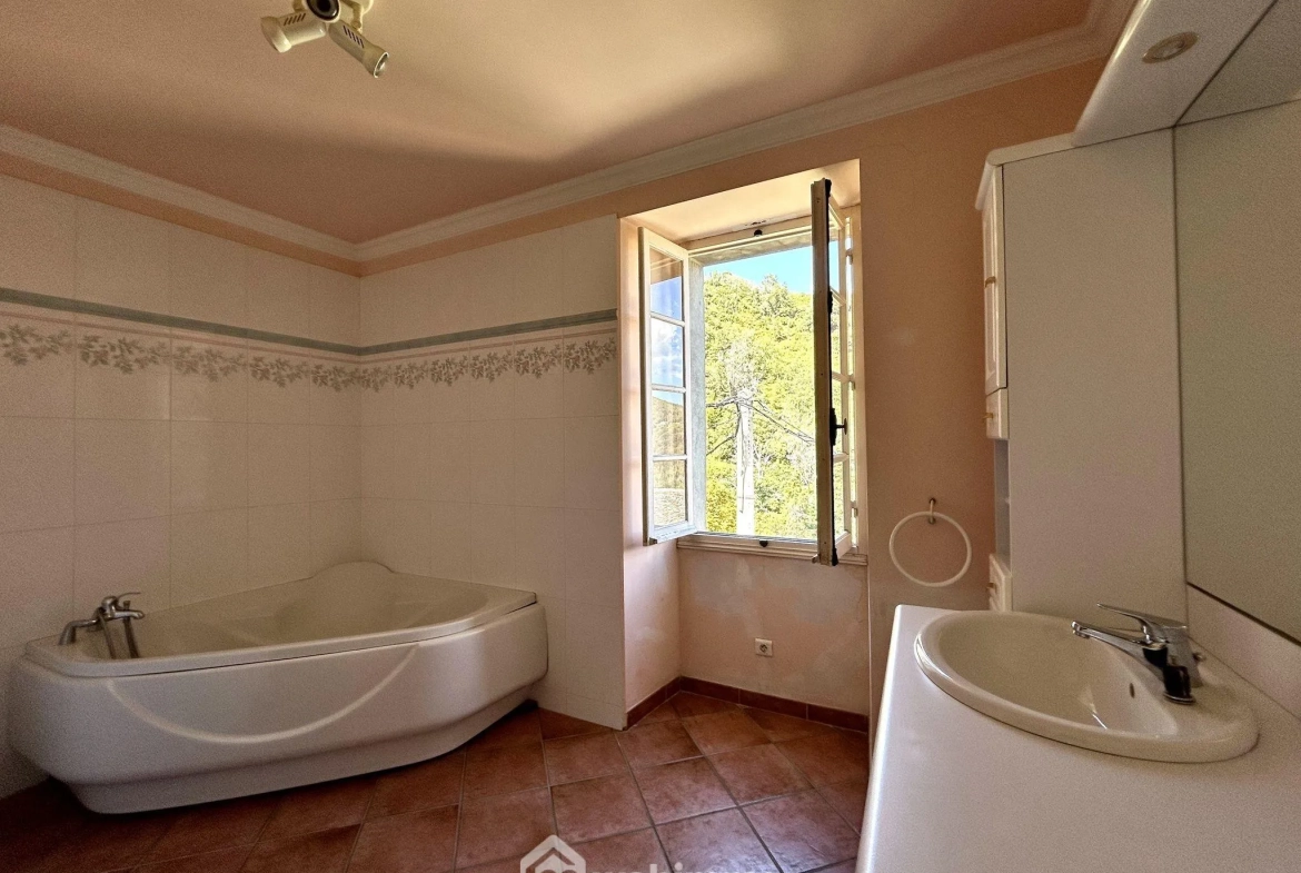 Charmante maison en pierre sèche de 140 m² à Giocatojo, Corse, avec jardin et terrasse 