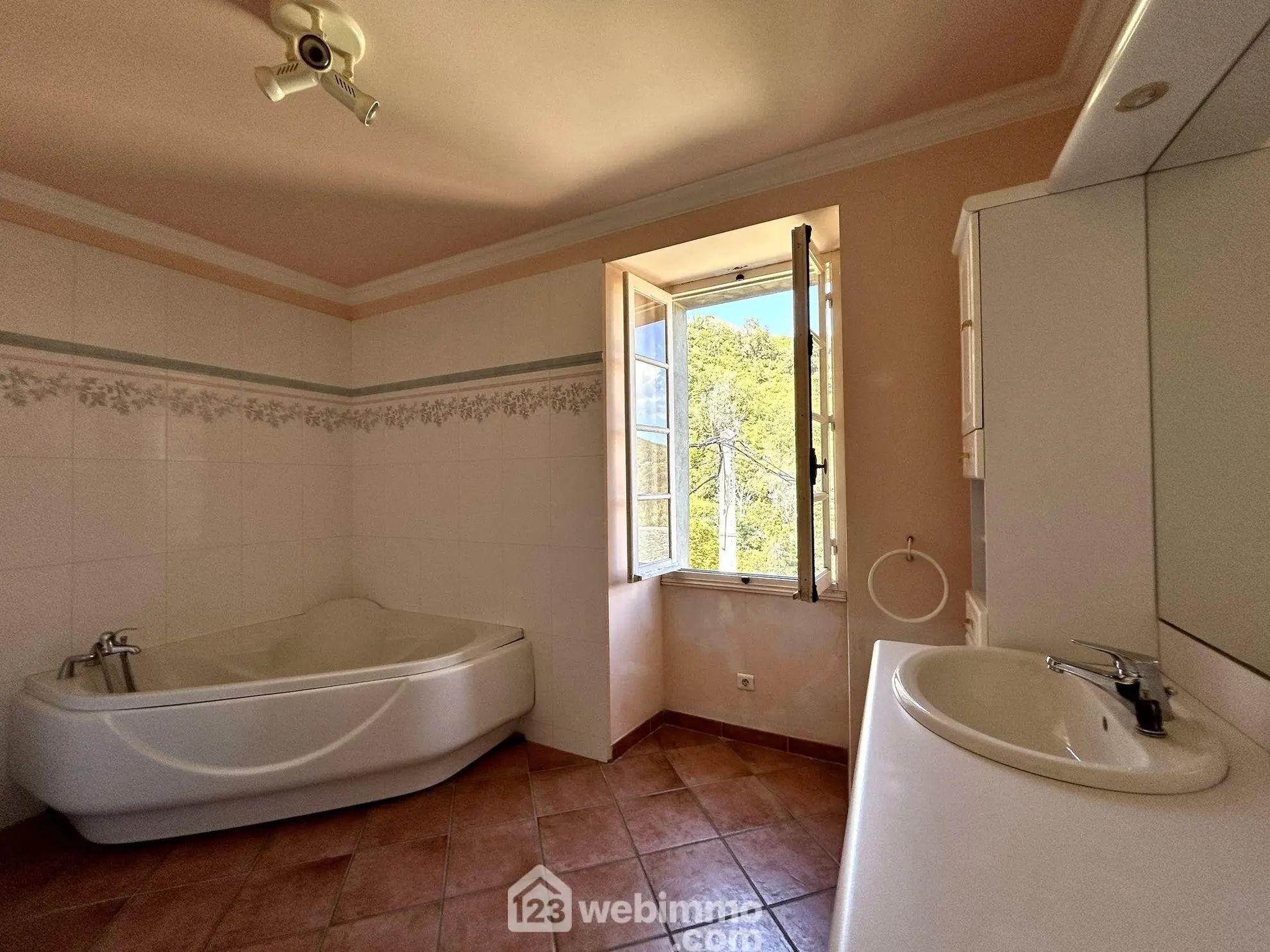 Charmante maison en pierre sèche de 140 m² à Giocatojo, Corse, avec jardin et terrasse 