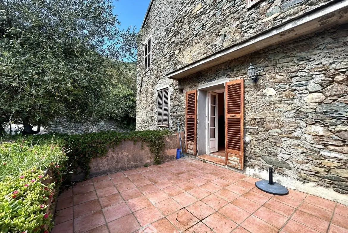 Charmante maison en pierre sèche de 140 m² à Giocatojo, Corse, avec jardin et terrasse 