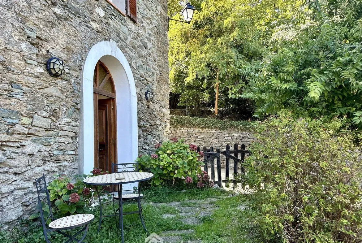 Charmante maison en pierre sèche de 140 m² à Giocatojo, Corse, avec jardin et terrasse 