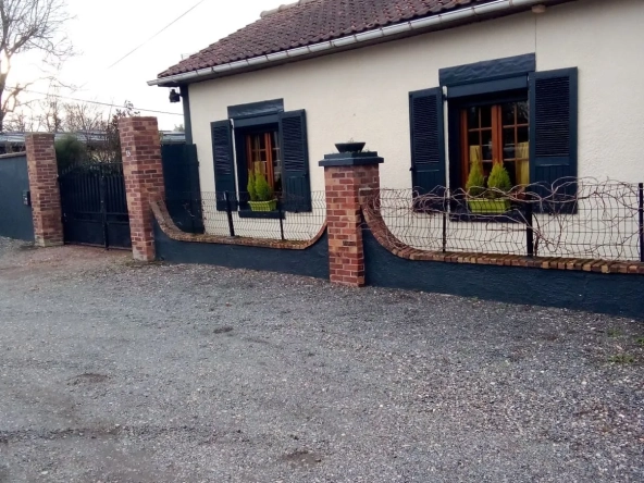 Deux maisons de plain-pied avec jardin et garage à Moreuil