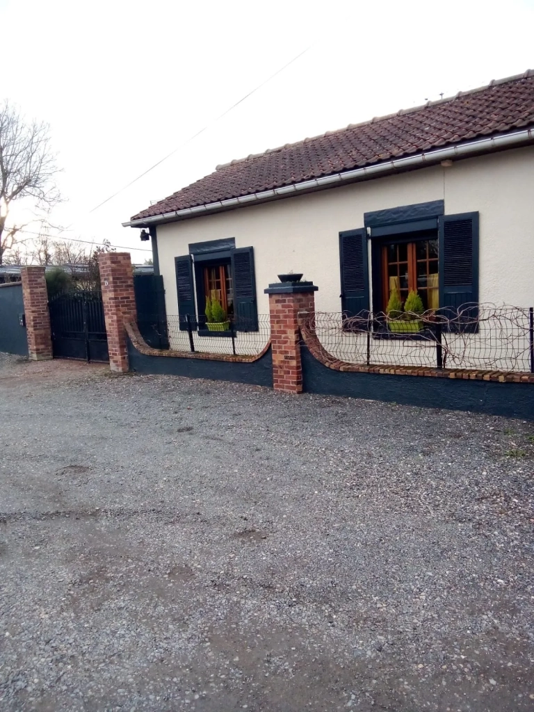 Deux maisons de plain-pied avec jardin et garage à Moreuil