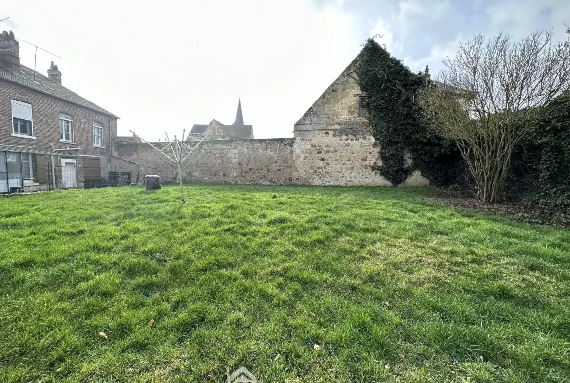 Ensemble immobilier à Crépy de 218 m² avec deux maisons et appartement loué 