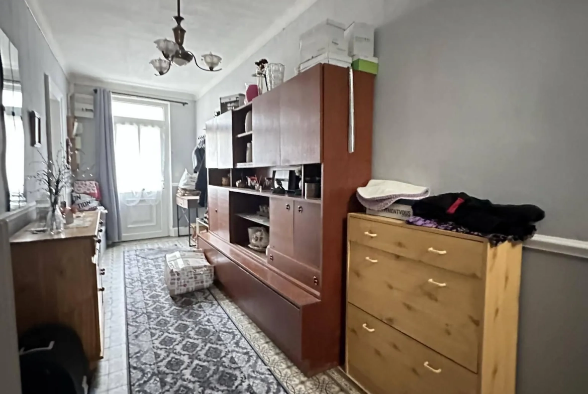 Ensemble immobilier à Crépy de 218 m² avec deux maisons et appartement loué 