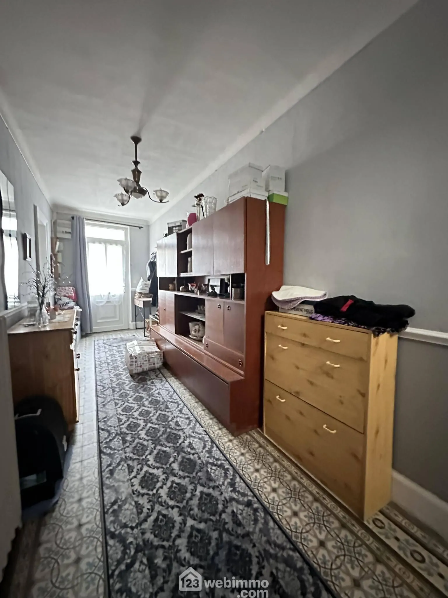 Ensemble immobilier à Crépy de 218 m² avec deux maisons et appartement loué 