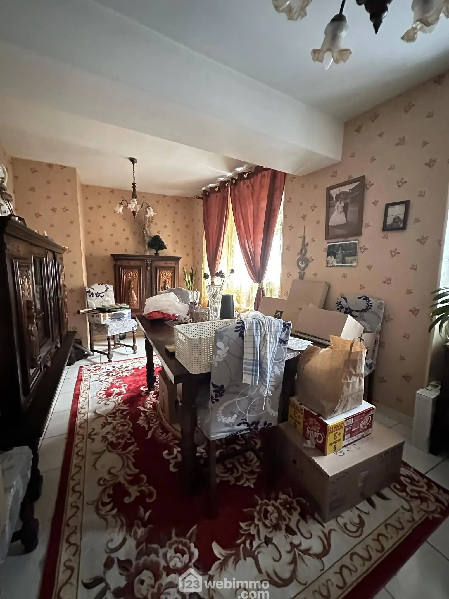 Ensemble immobilier à Crépy de 218 m² avec deux maisons et appartement loué 