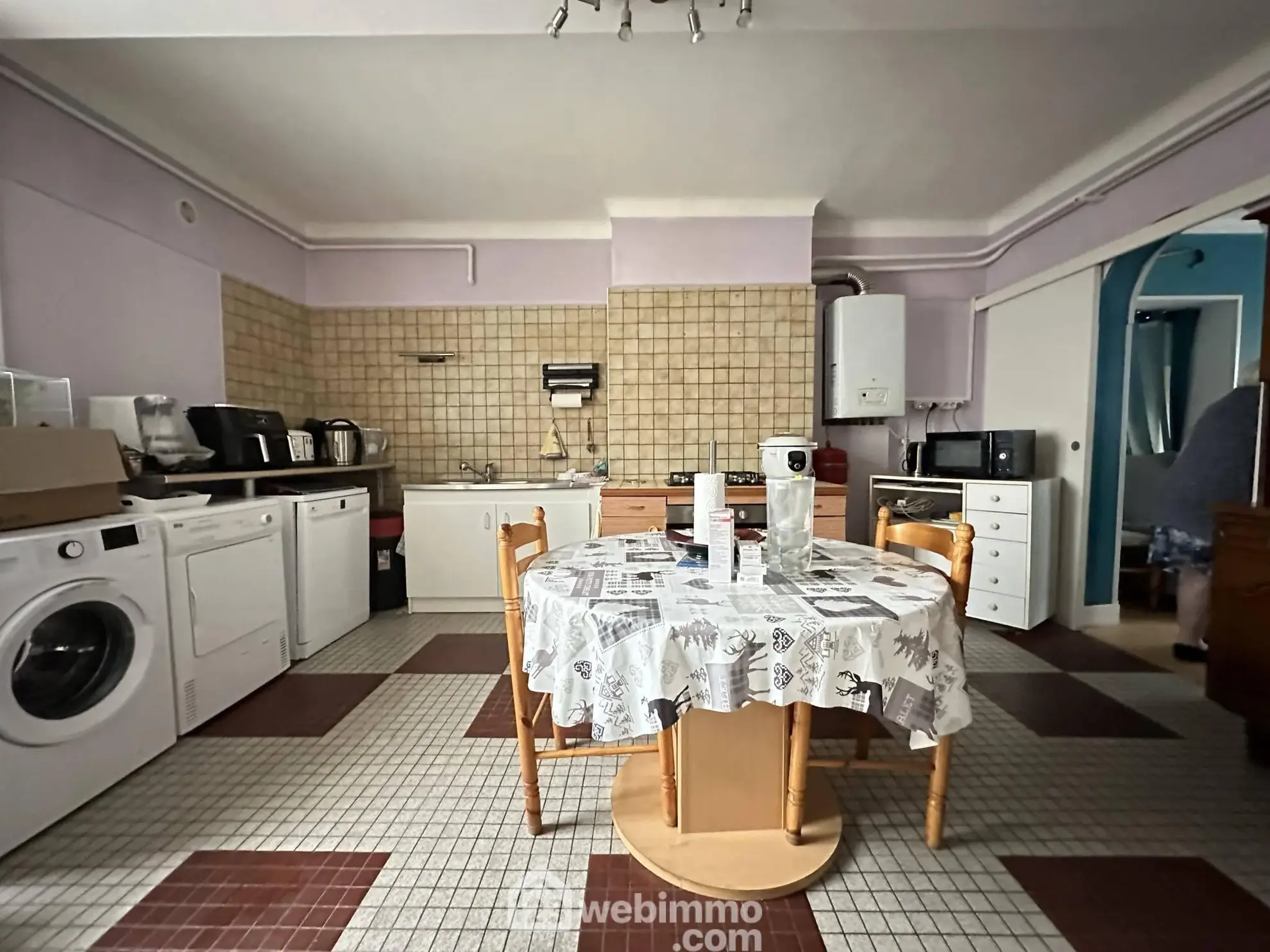 Ensemble immobilier à Crépy de 218 m² avec deux maisons et appartement loué 