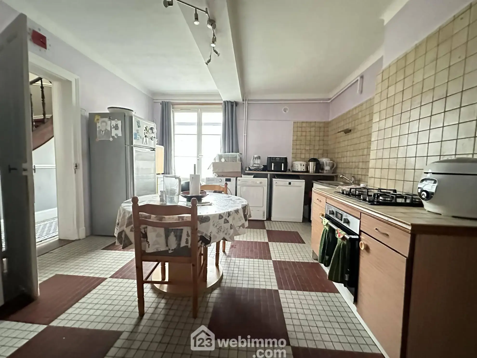 Ensemble immobilier à Crépy de 218 m² avec deux maisons et appartement loué 