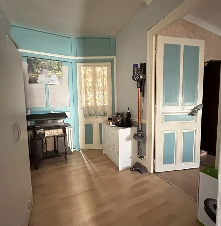 Ensemble immobilier à Crépy de 218 m² avec deux maisons et appartement loué 