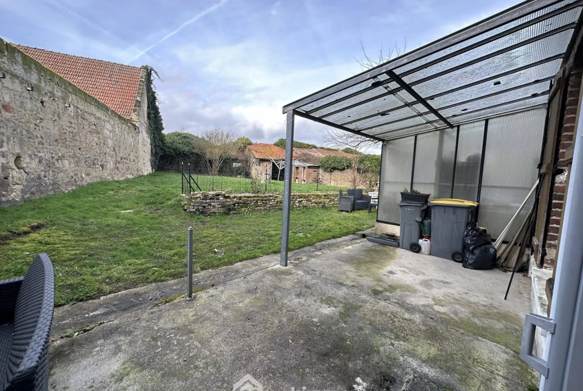 Ensemble immobilier à Crépy de 218 m² avec deux maisons et appartement loué 