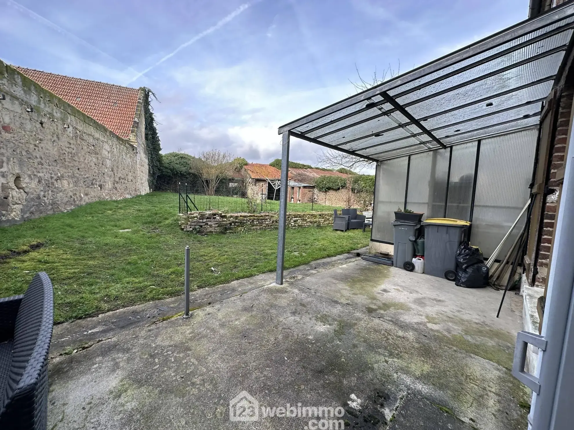 Ensemble immobilier à Crépy de 218 m² avec deux maisons et appartement loué 