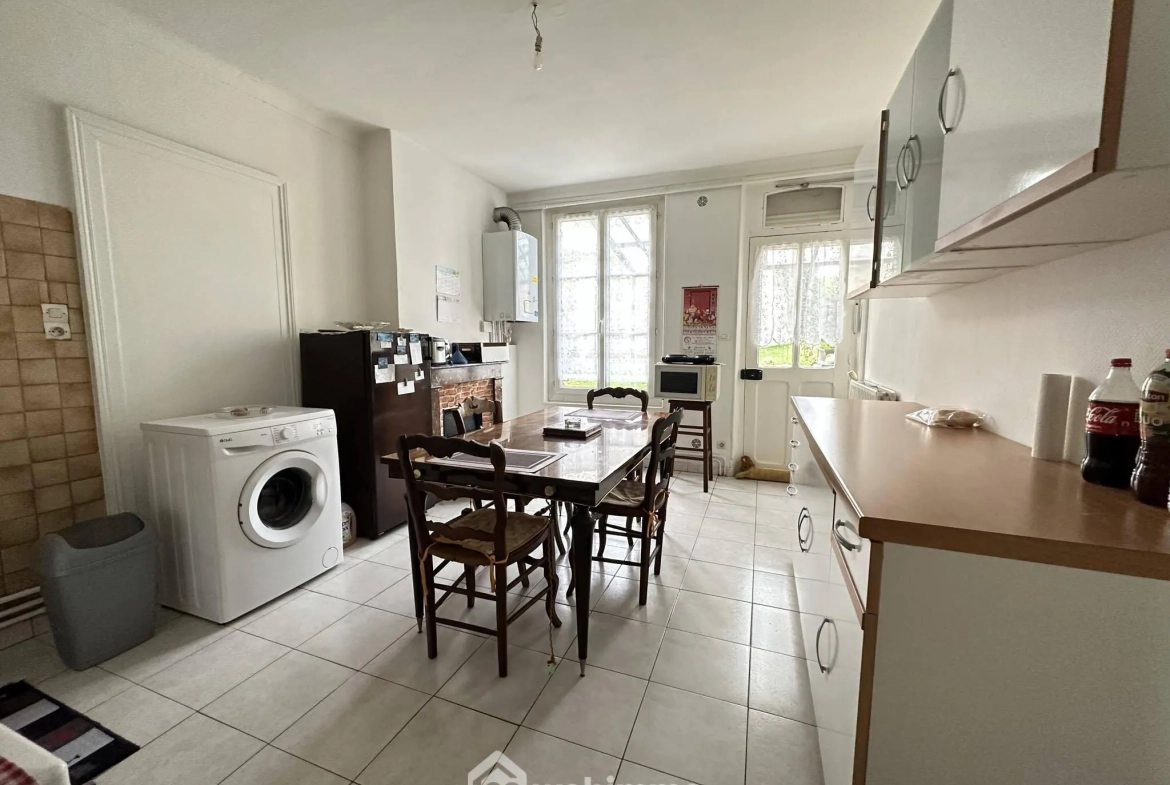 Ensemble immobilier à Crépy de 218 m² avec deux maisons et appartement loué 