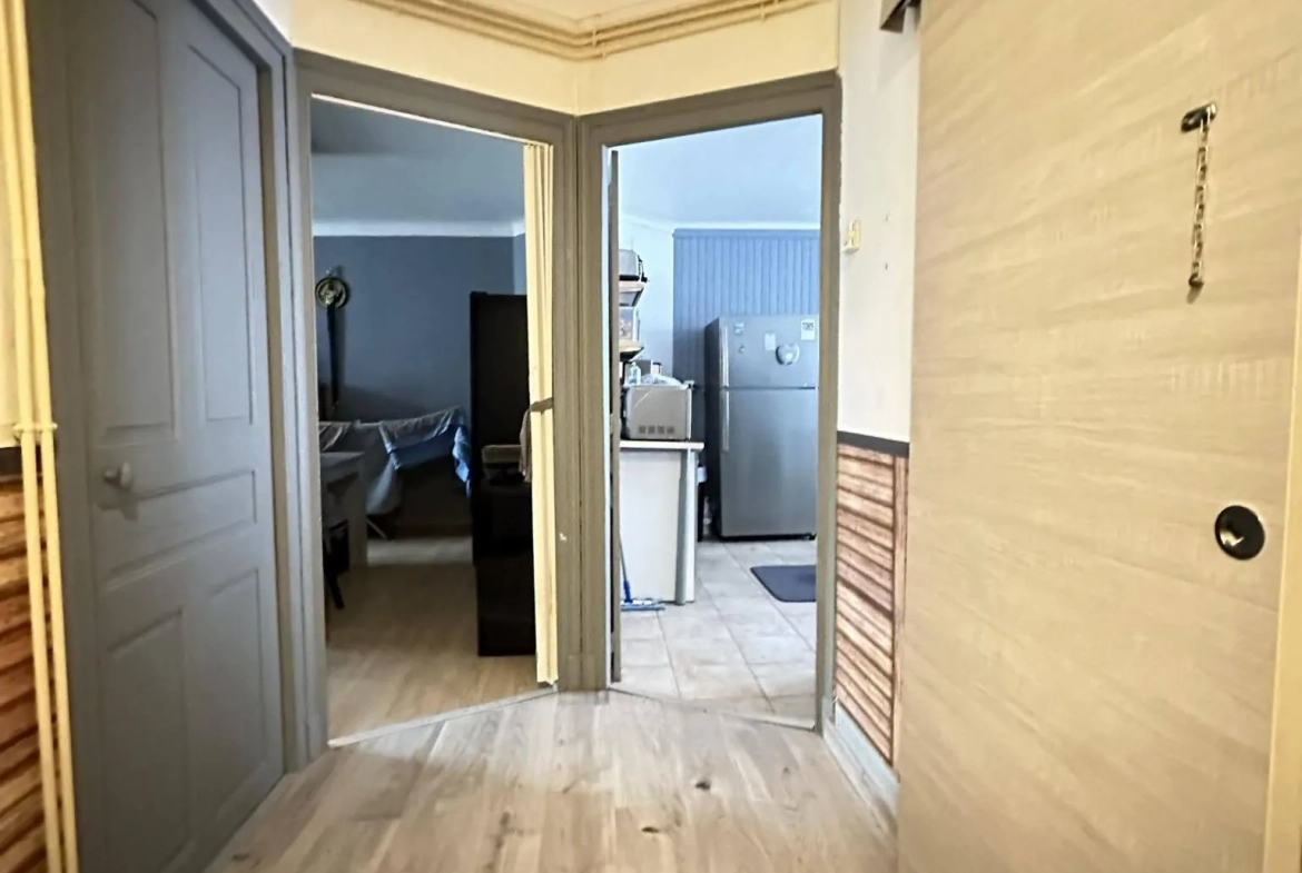 Ensemble immobilier à Crépy de 218 m² avec deux maisons et appartement loué 