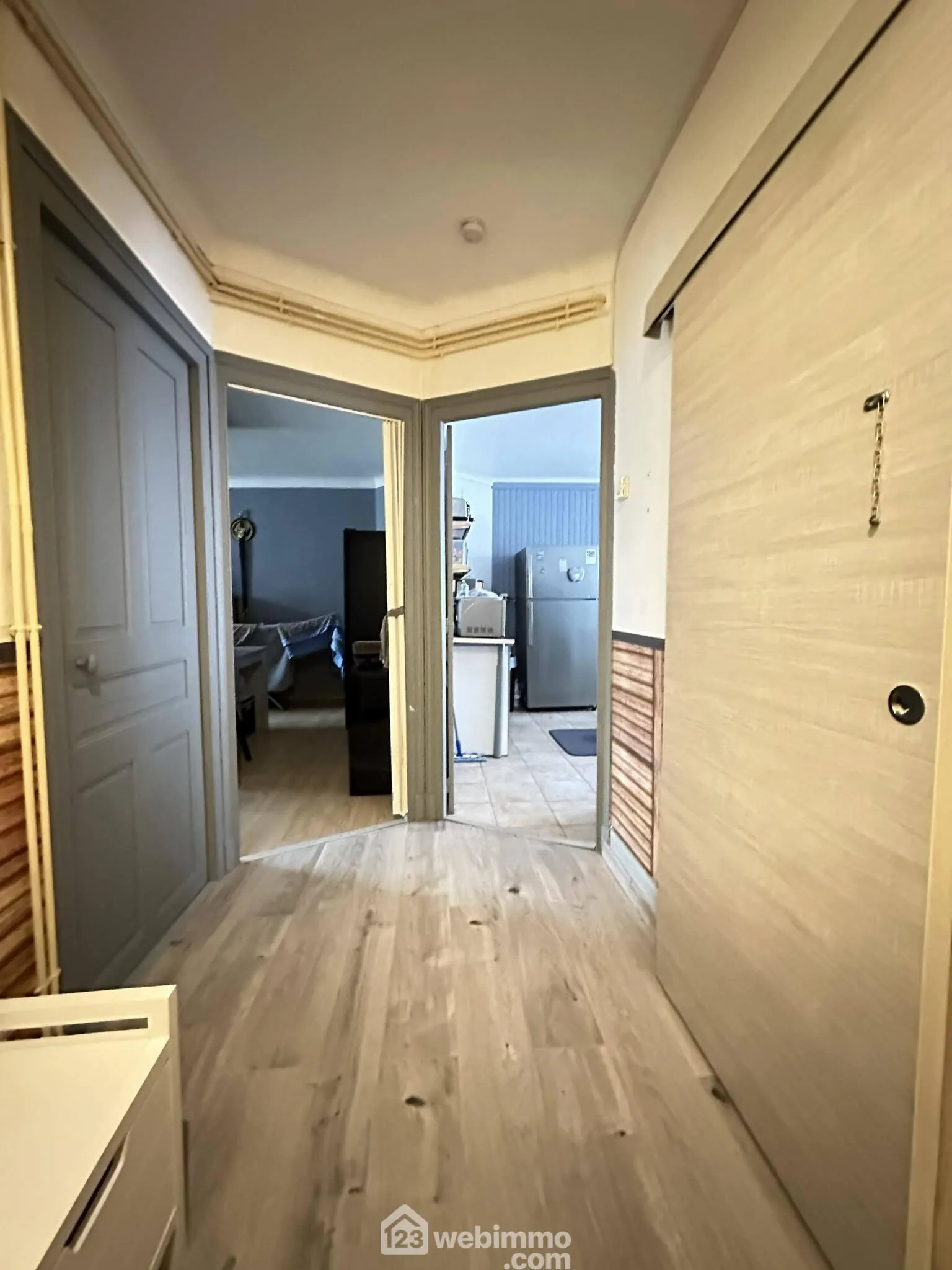 Ensemble immobilier à Crépy de 218 m² avec deux maisons et appartement loué 