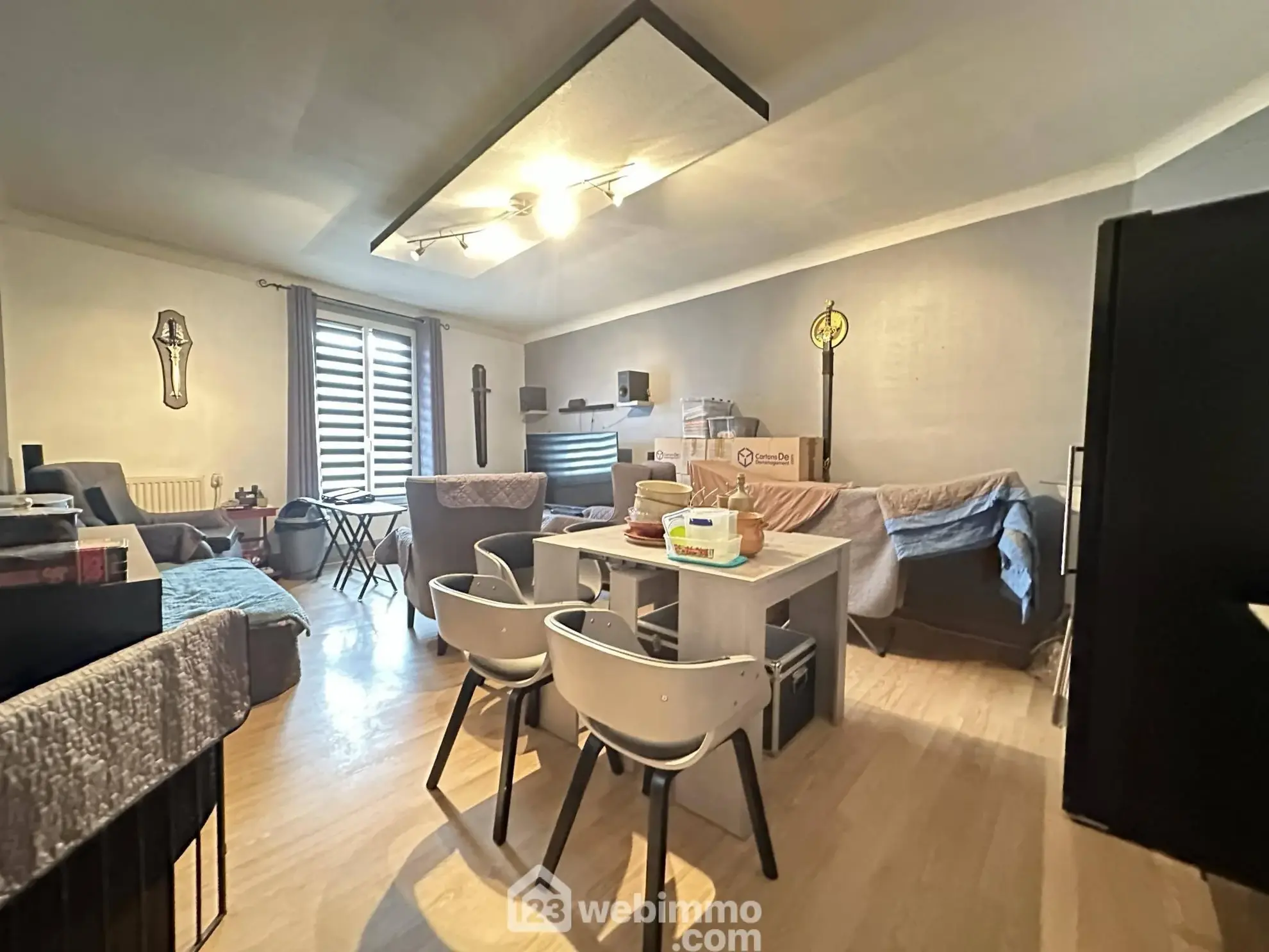 Ensemble immobilier à Crépy de 218 m² avec deux maisons et appartement loué 