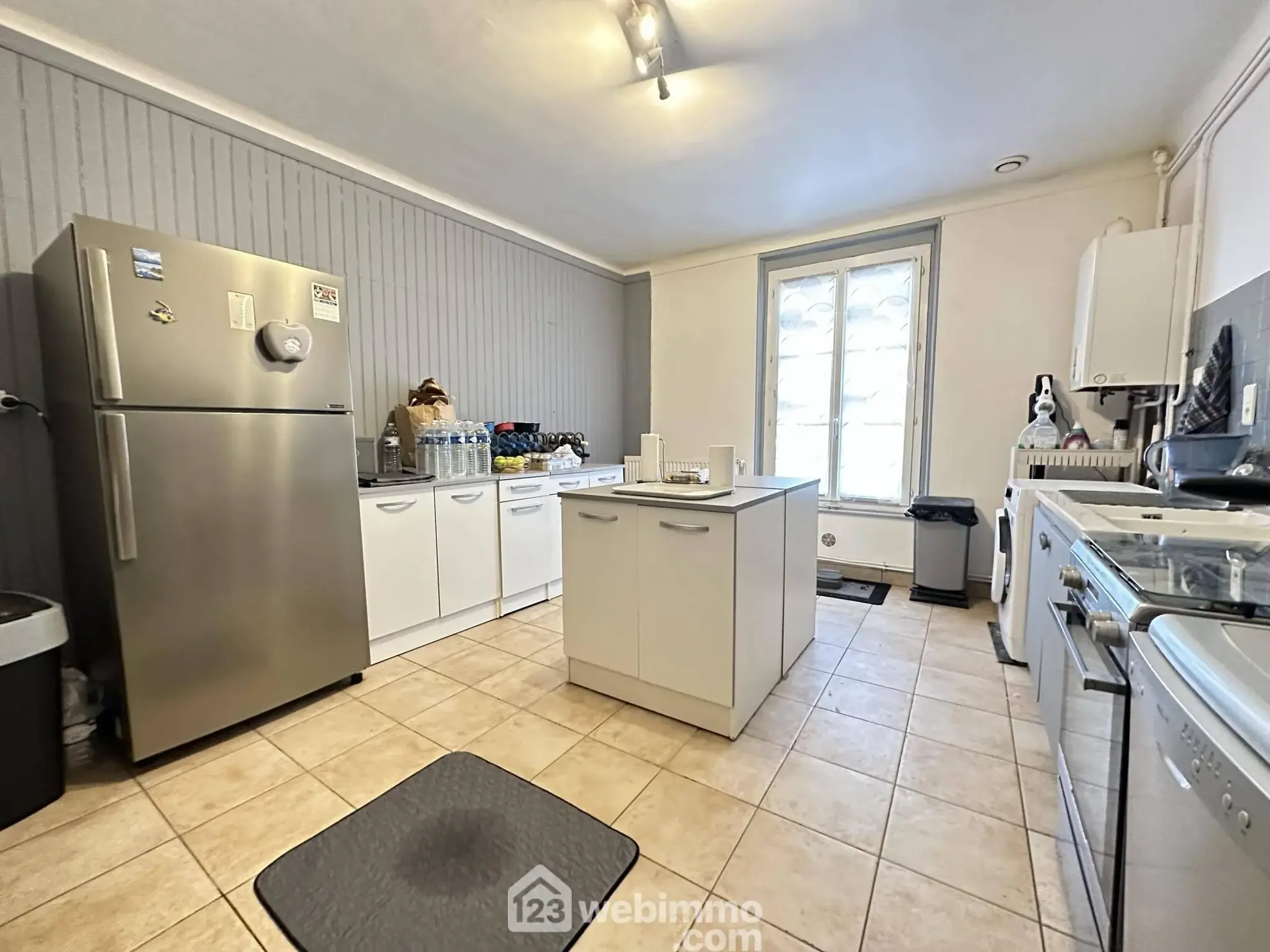 Ensemble immobilier à Crépy de 218 m² avec deux maisons et appartement loué 