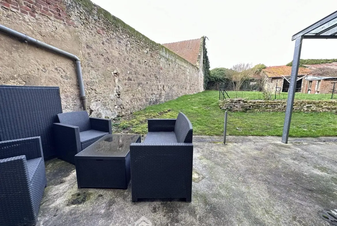 Ensemble immobilier à Crépy de 218 m² avec deux maisons et appartement loué 