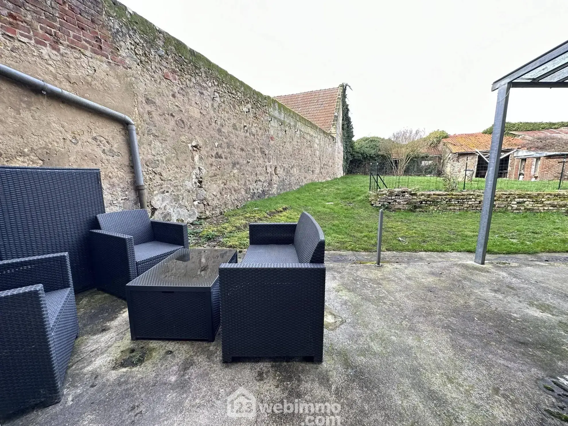 Ensemble immobilier à Crépy de 218 m² avec deux maisons et appartement loué 