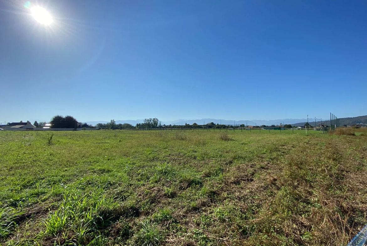 Terrain à bâtir de 600m² à Assat avec vue sur les Pyrénées 