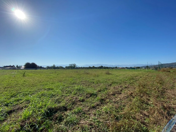 Terrain à bâtir de 600m² à Assat avec vue sur les Pyrénées