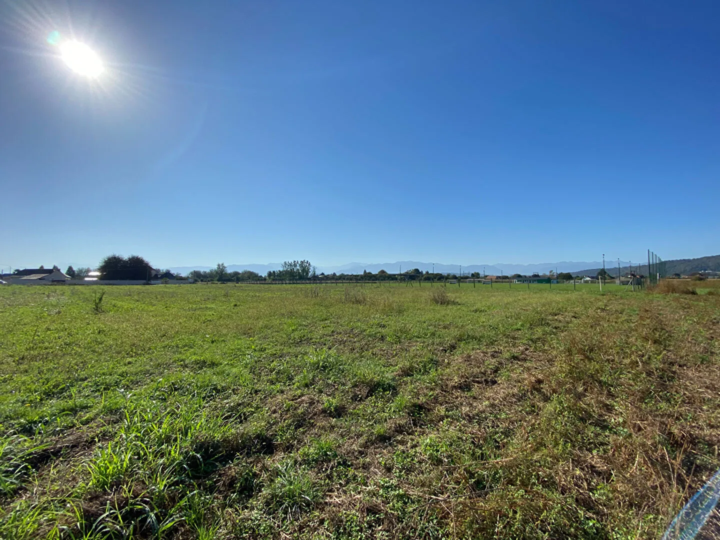 Terrain à bâtir de 600m² à Assat avec vue sur les Pyrénées 