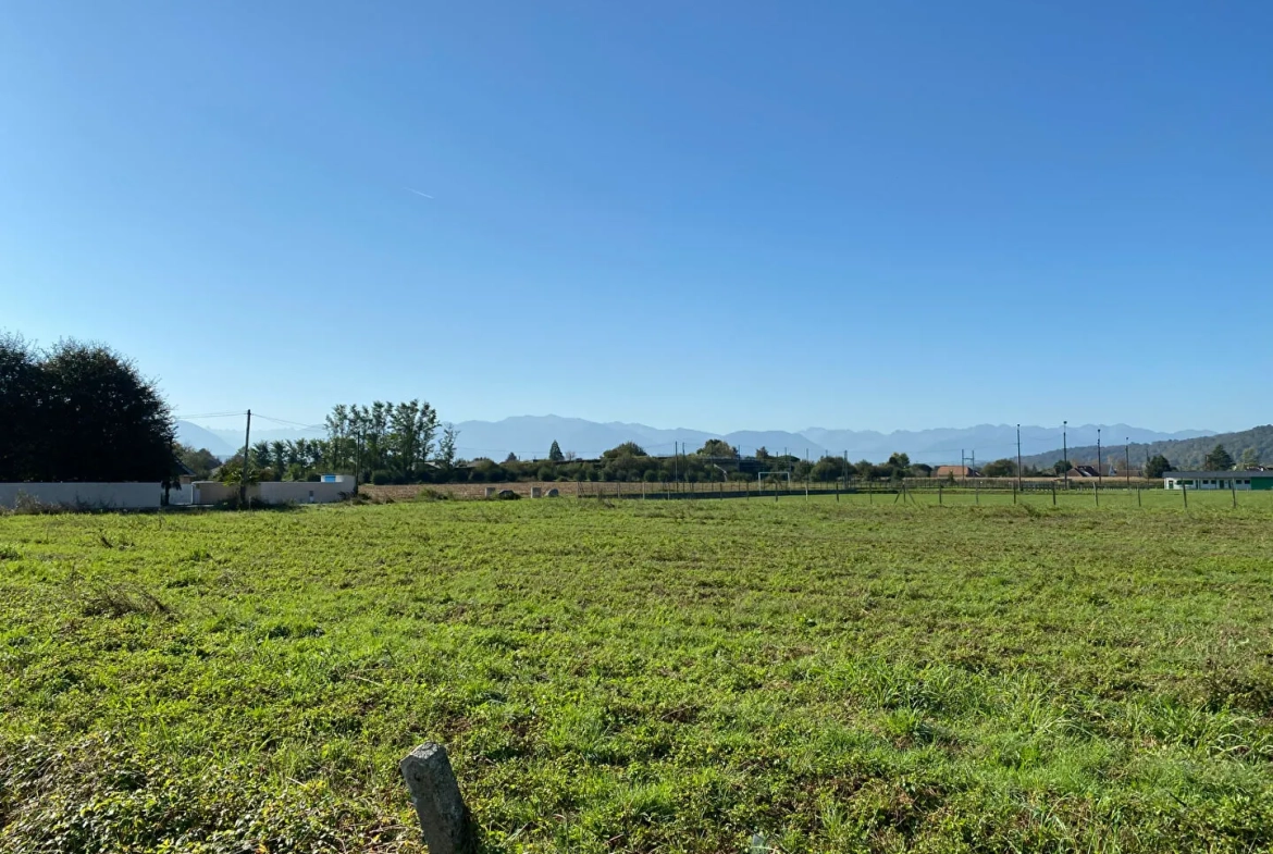 Terrain à bâtir de 600m² à Assat avec vue sur les Pyrénées 