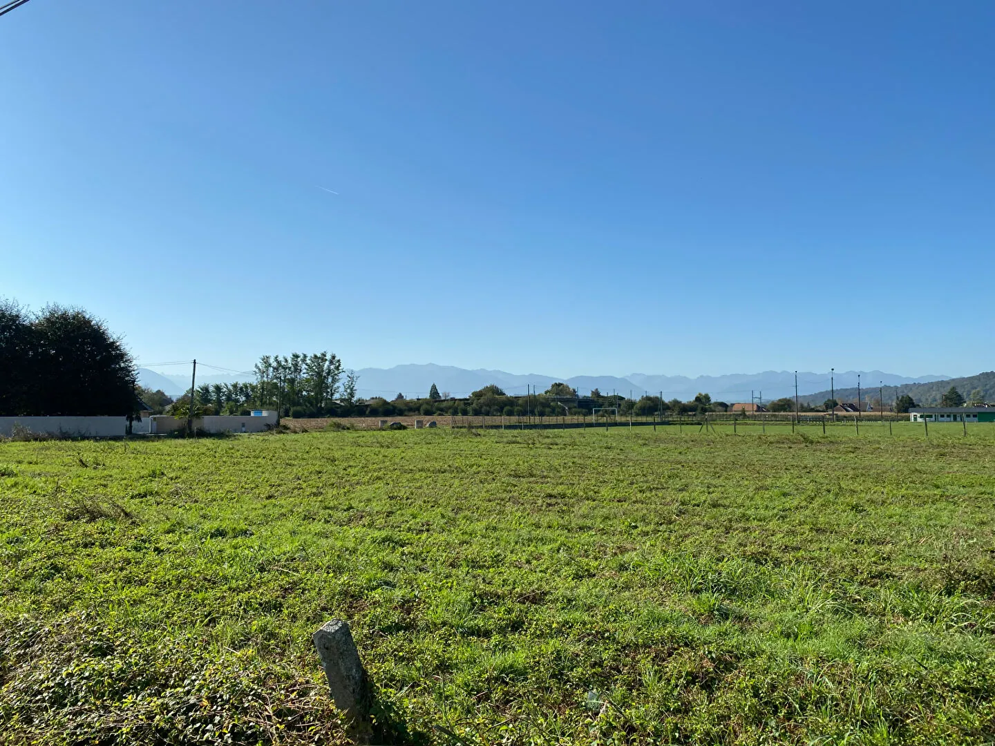 Terrain à bâtir de 600m² à Assat avec vue sur les Pyrénées 