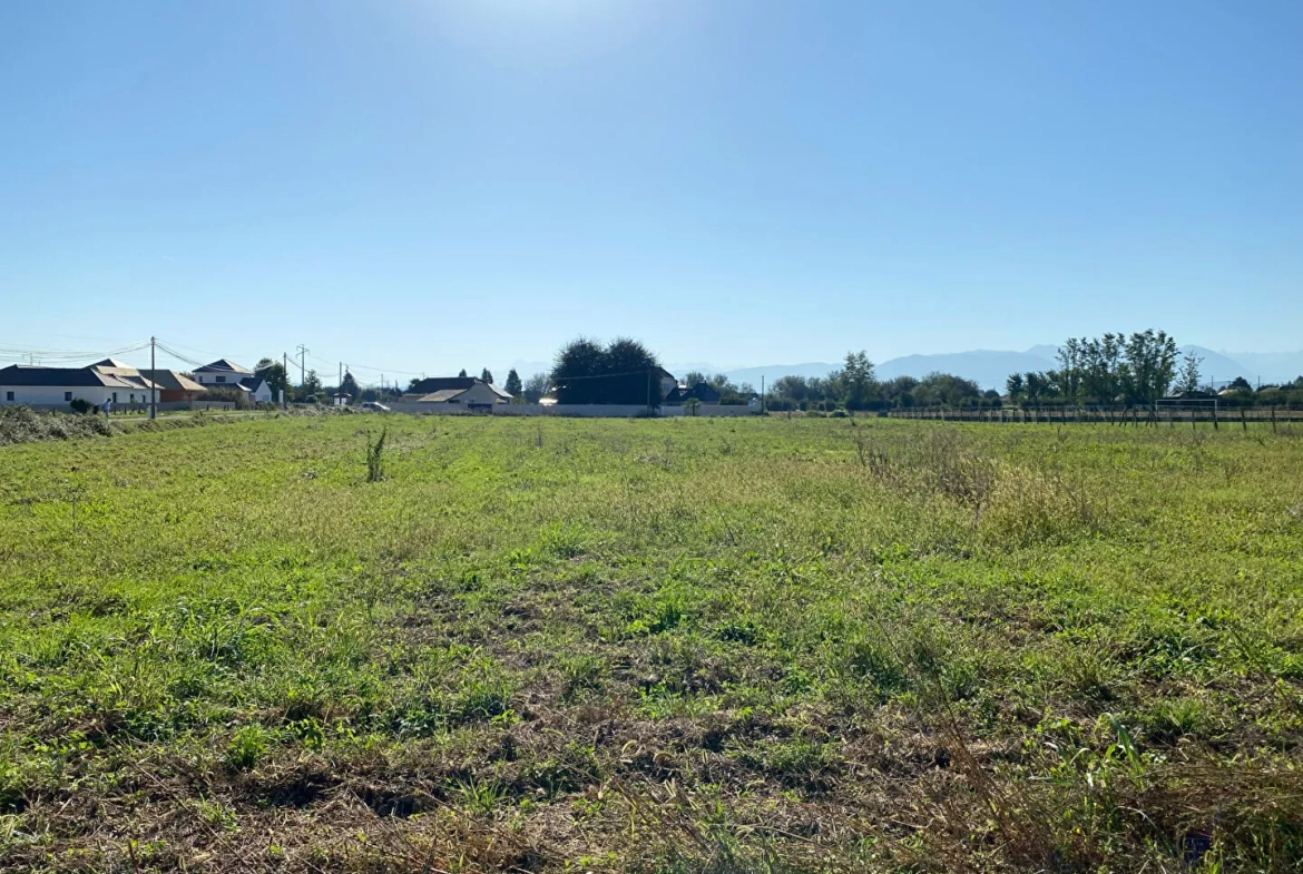 Terrain à bâtir de 600m² à Assat avec vue sur les Pyrénées 