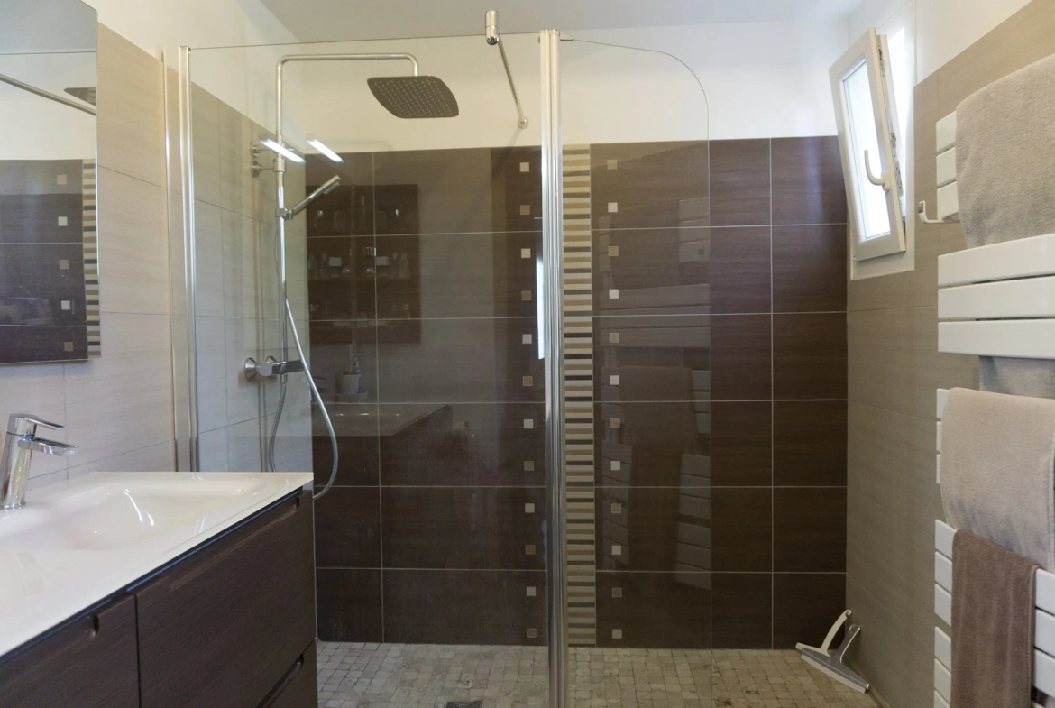 Maison neuve certifiée RE 2020 à Breaute avec 4 pièces et terrain privé 
