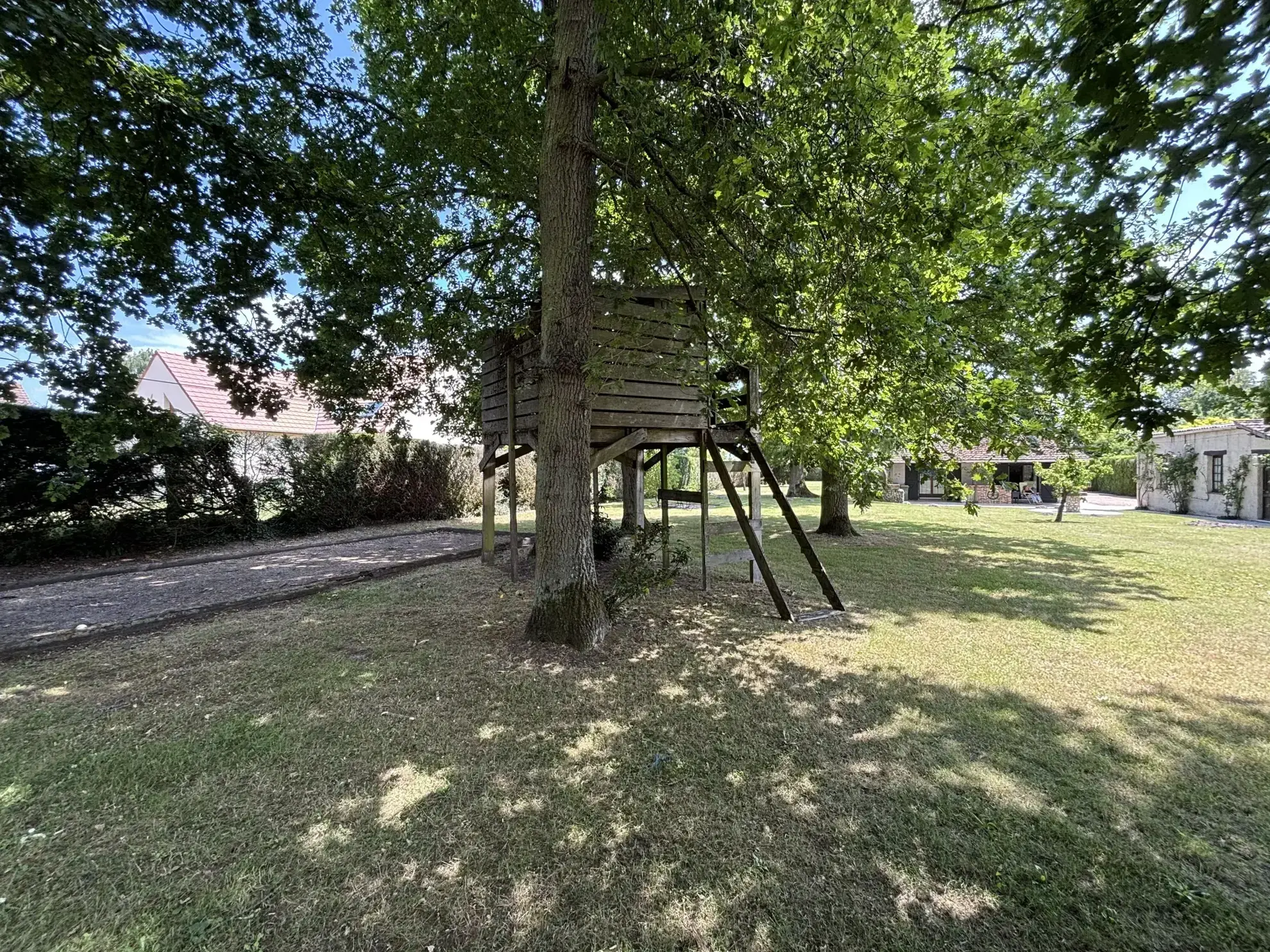 Terrain constructible de 329 m² à Rambouillet, idéal pour projet résidentiel écologique 